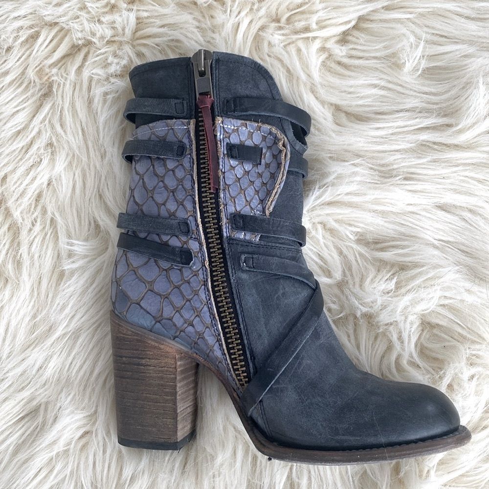 Freebird Baker Boots Crocodile pattern Embossed Leather Buckles sz 10 New - Picture 3 of 16